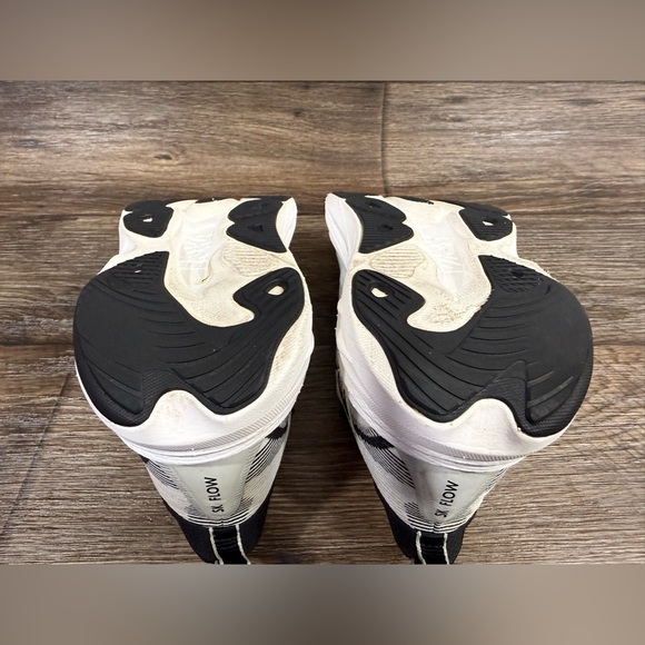 Hoka Skyflow Women’s Athletic Sneakers Sz 8.5 - Picture 12 of 12